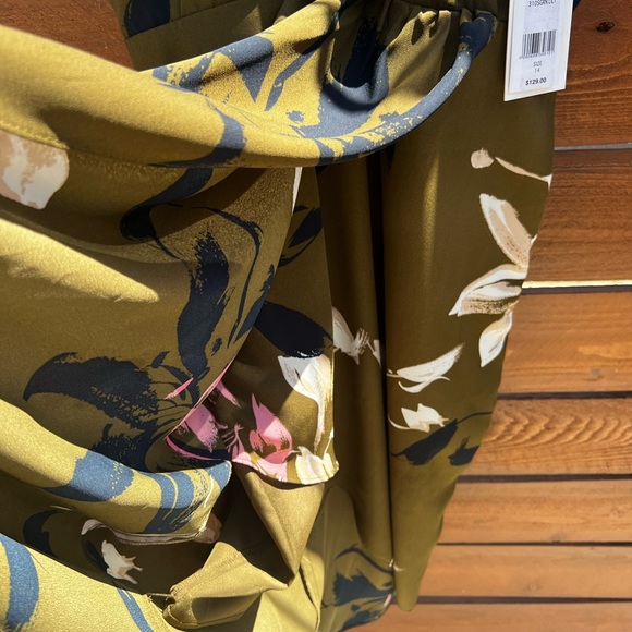 Gorgeous Halston dress! NWT. Size 14. - Picture 9 of 15